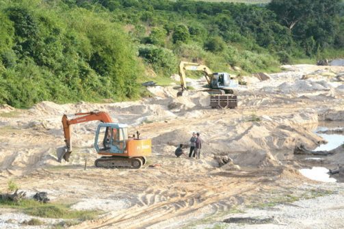 Cấp phép nạo vét luồng lạch trong phạm vi bảo vệ đê điều.