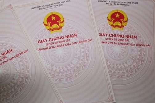 Chồng tặng đất cho em gái có cần chữ ký của vợ không?