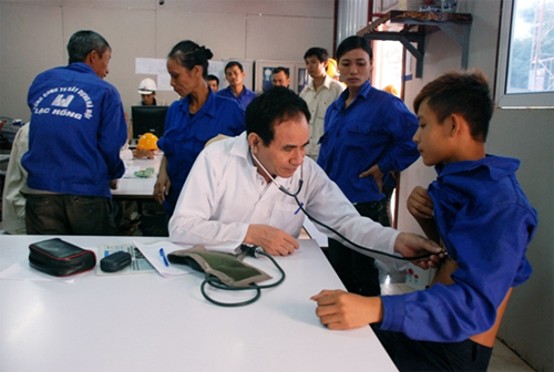 Người lao động nghỉ ốm đau thì có được hưởng lương không?