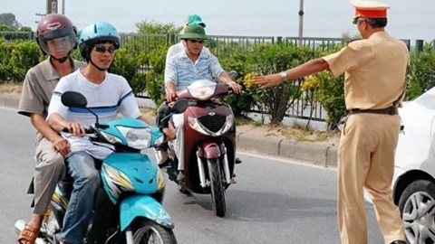 Cảnh sát giao thông tước giấy phép lái xe khi nào?